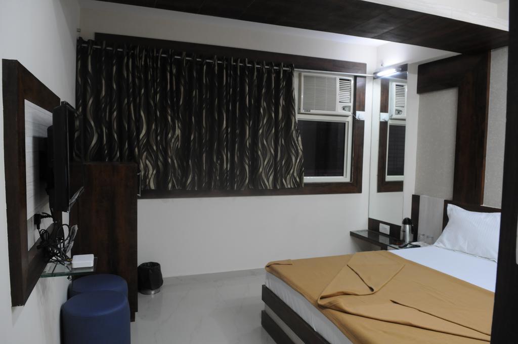 Oyo Hotel Sree Balaji Residency Ahmedabad Phòng bức ảnh